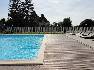 chambres-hotes-gramat-location-vacances-vue-piscine3